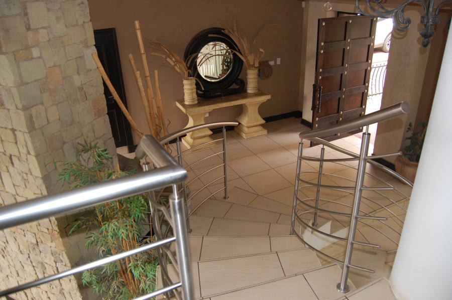 5 Bedroom Property for Sale in Featherbrooke Estate Gauteng