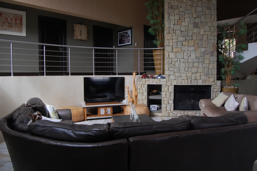 5 Bedroom Property for Sale in Featherbrooke Estate Gauteng