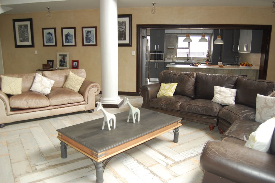 5 Bedroom Property for Sale in Featherbrooke Estate Gauteng