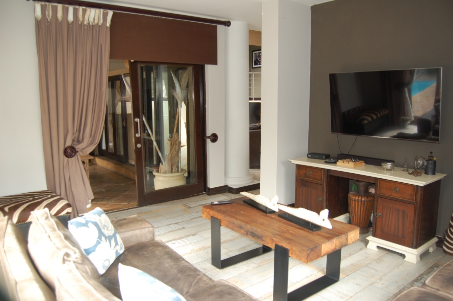 5 Bedroom Property for Sale in Featherbrooke Estate Gauteng