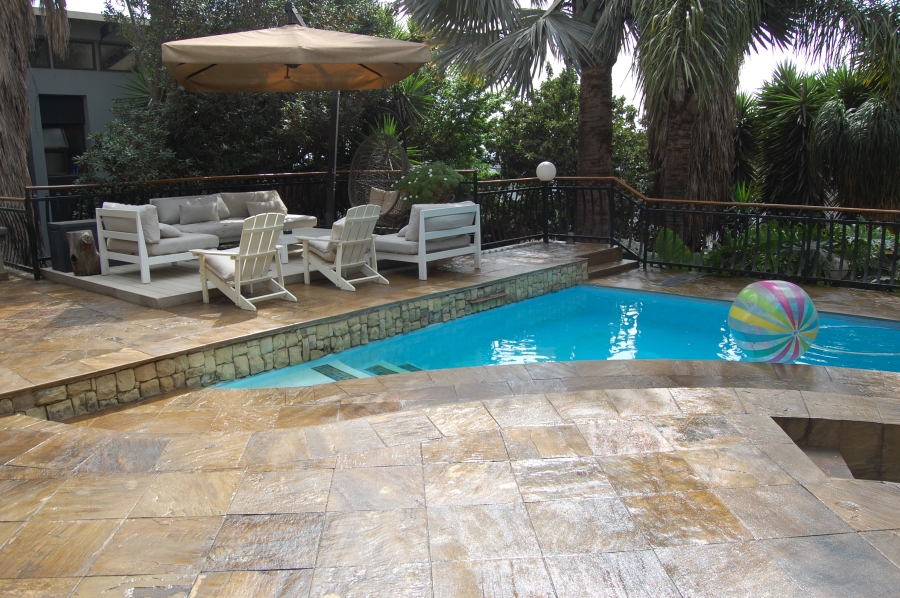 5 Bedroom Property for Sale in Featherbrooke Estate Gauteng