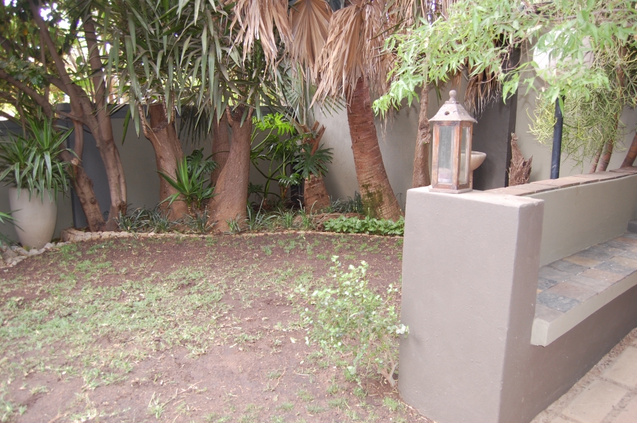 5 Bedroom Property for Sale in Featherbrooke Estate Gauteng