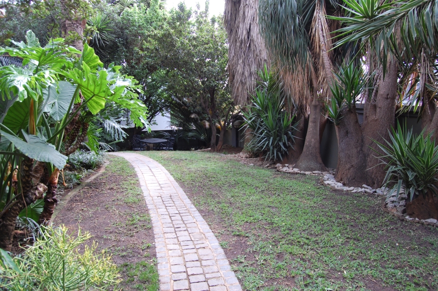 5 Bedroom Property for Sale in Featherbrooke Estate Gauteng