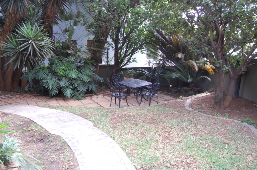 5 Bedroom Property for Sale in Featherbrooke Estate Gauteng