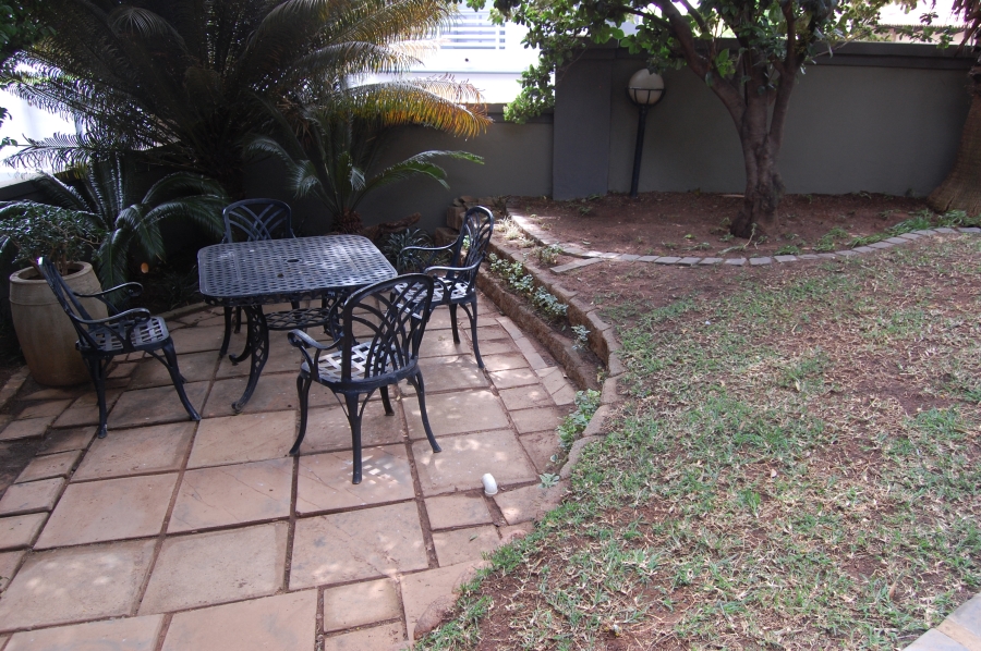 5 Bedroom Property for Sale in Featherbrooke Estate Gauteng