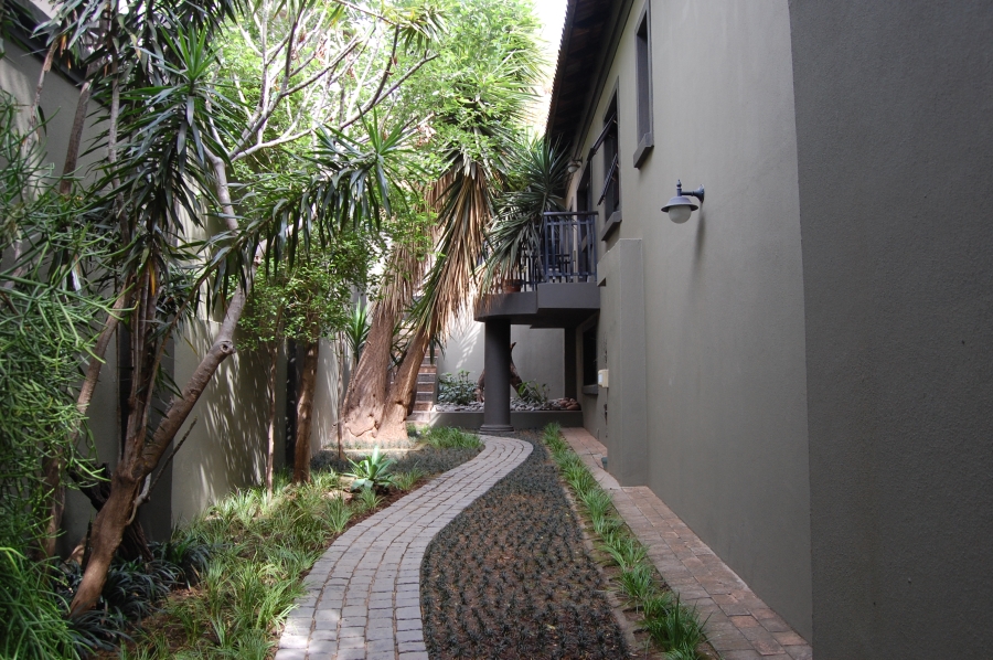 5 Bedroom Property for Sale in Featherbrooke Estate Gauteng