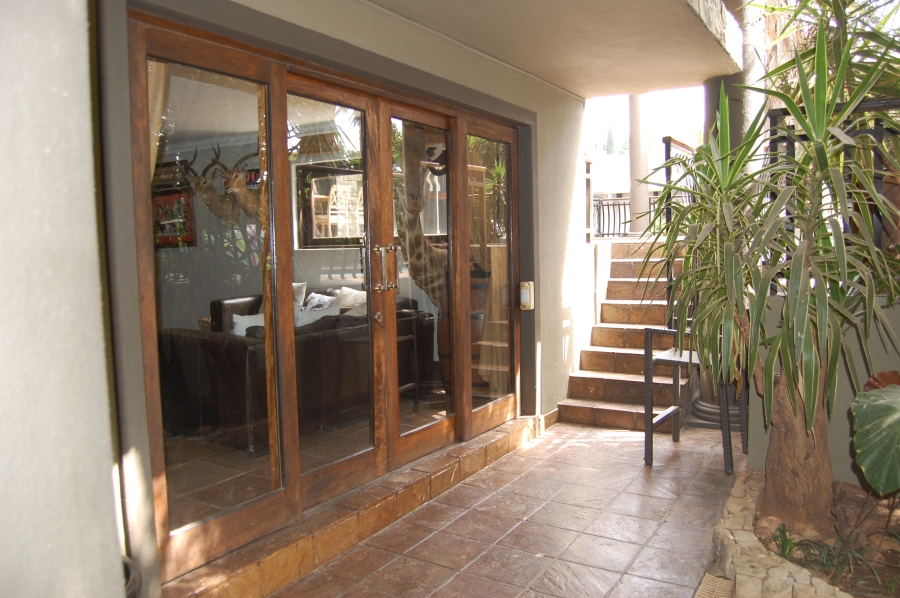 5 Bedroom Property for Sale in Featherbrooke Estate Gauteng
