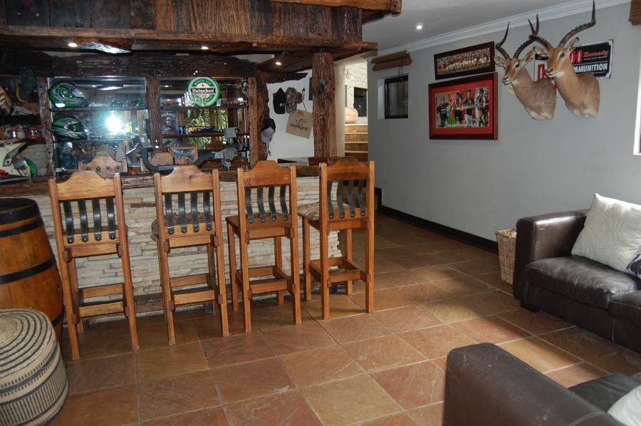 5 Bedroom Property for Sale in Featherbrooke Estate Gauteng