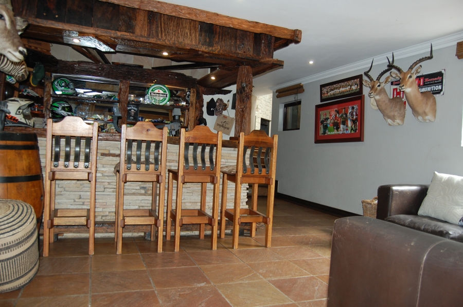 5 Bedroom Property for Sale in Featherbrooke Estate Gauteng