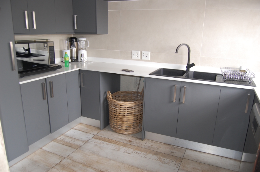 5 Bedroom Property for Sale in Featherbrooke Estate Gauteng