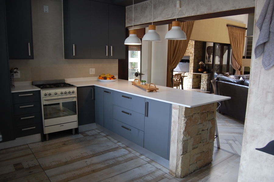 5 Bedroom Property for Sale in Featherbrooke Estate Gauteng