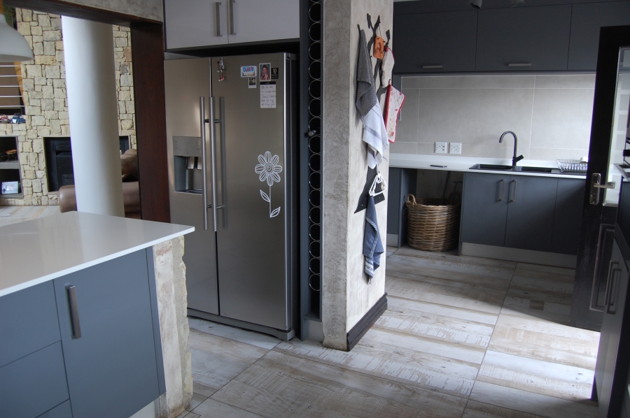 5 Bedroom Property for Sale in Featherbrooke Estate Gauteng