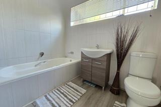 4 Bedroom Property for Sale in Petersfield Gauteng