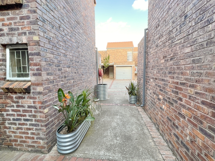 3 Bedroom Property for Sale in Elardus Park Gauteng