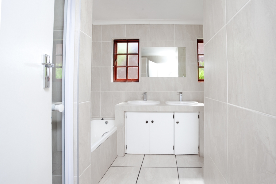 To Let 4 Bedroom Property for Rent in Rivonia Gauteng