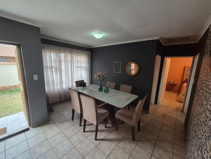 2 Bedroom Property for Sale in Minnebron Gauteng