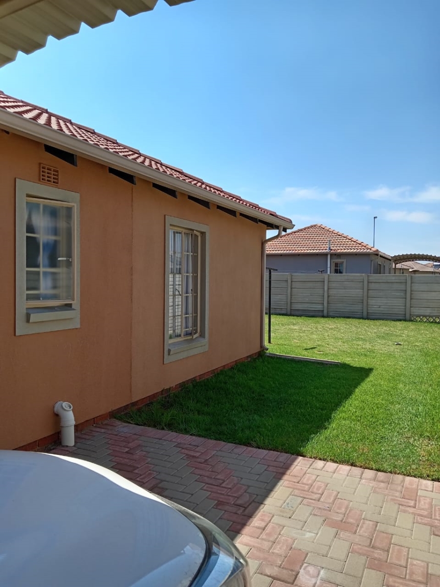 To Let 3 Bedroom Property for Rent in Sky City Gauteng