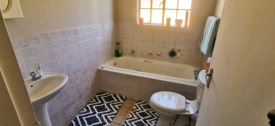 3 Bedroom Property for Sale in Honeydew Manor Gauteng