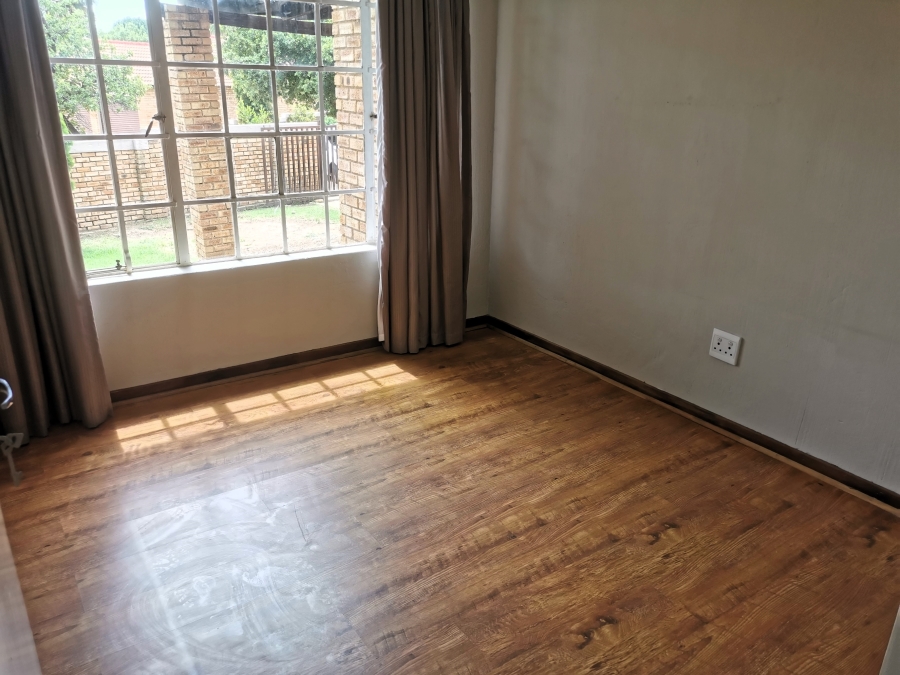 3 Bedroom Property for Sale in Honeydew Manor Gauteng