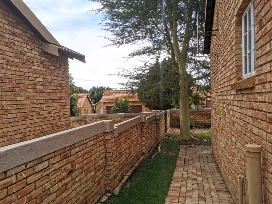 3 Bedroom Property for Sale in Honeydew Manor Gauteng