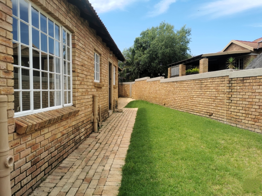 3 Bedroom Property for Sale in Honeydew Manor Gauteng