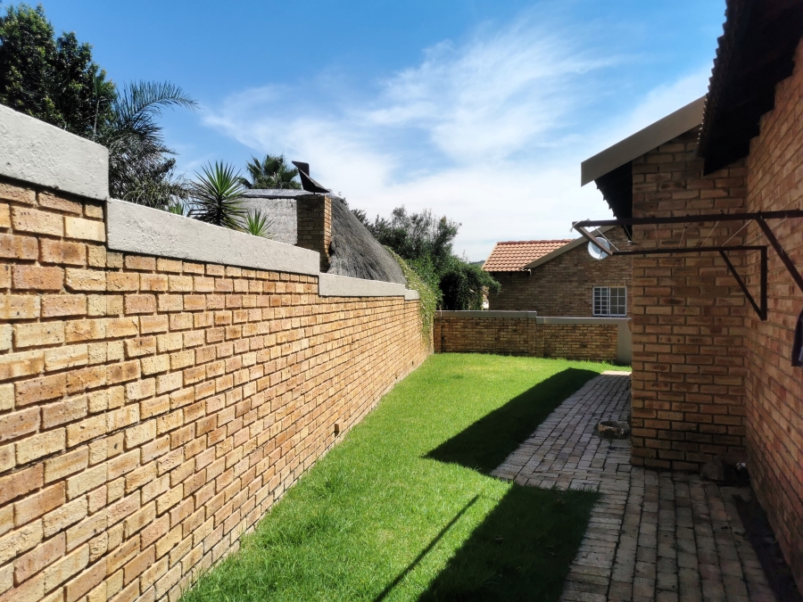 3 Bedroom Property for Sale in Honeydew Manor Gauteng