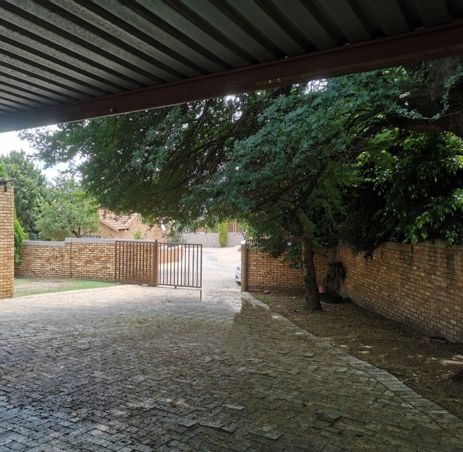 3 Bedroom Property for Sale in Honeydew Manor Gauteng
