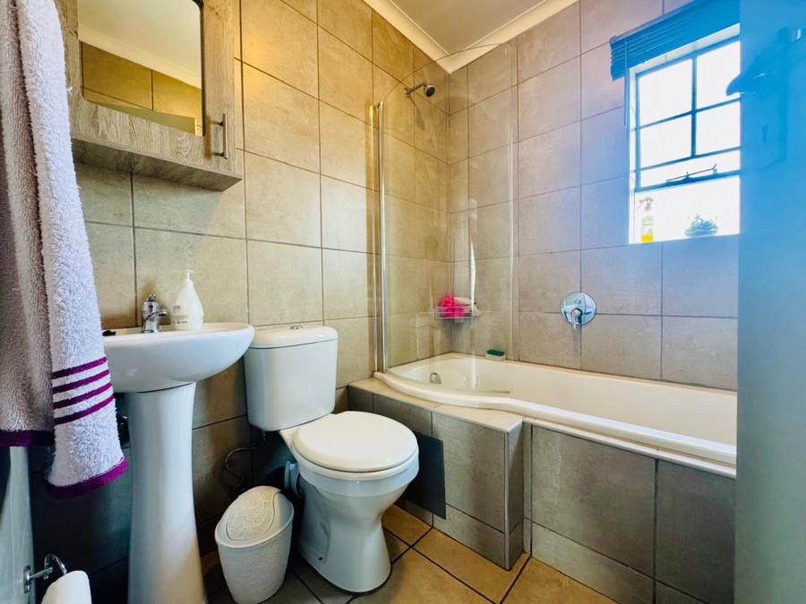 2 Bedroom Property for Sale in Montana Tuine Gauteng