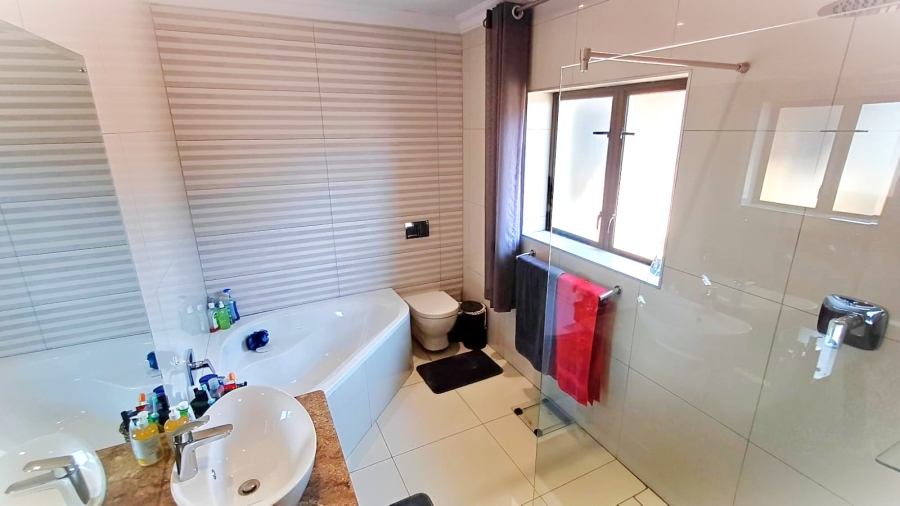 5 Bedroom Property for Sale in Centurion Golf Estate Gauteng