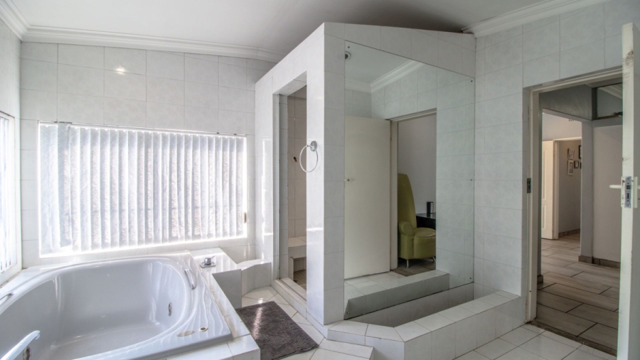 6 Bedroom Property for Sale in Dowerglen Gauteng