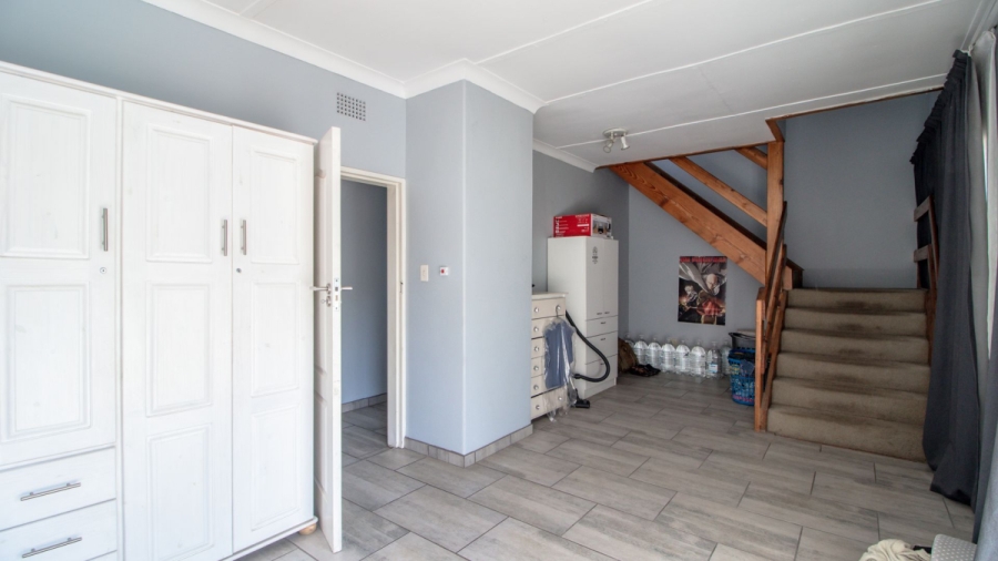 6 Bedroom Property for Sale in Dowerglen Gauteng