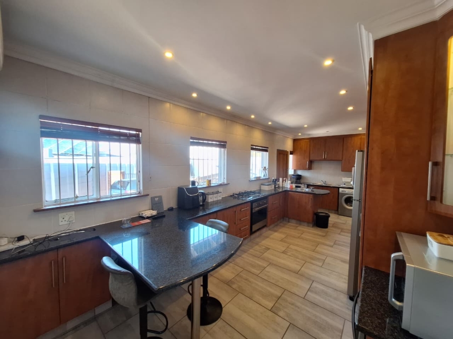 6 Bedroom Property for Sale in Dowerglen Gauteng