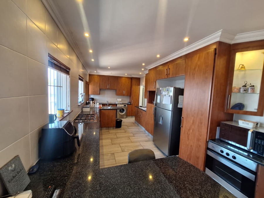 6 Bedroom Property for Sale in Dowerglen Gauteng