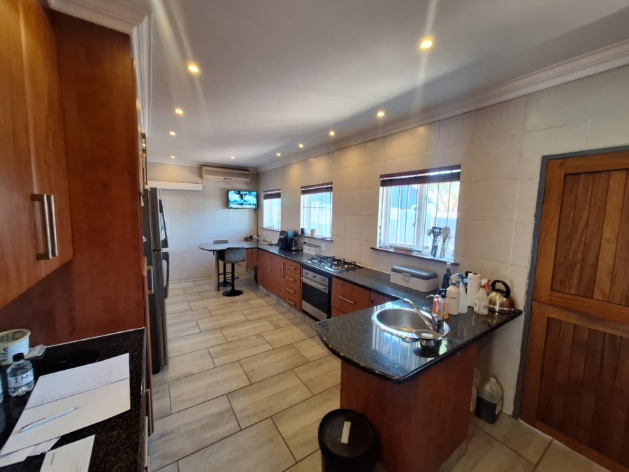 6 Bedroom Property for Sale in Dowerglen Gauteng