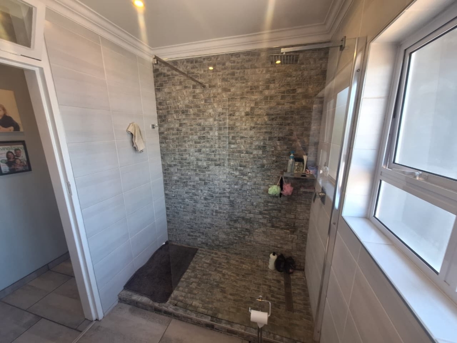 6 Bedroom Property for Sale in Dowerglen Gauteng