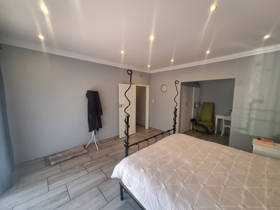 6 Bedroom Property for Sale in Dowerglen Gauteng