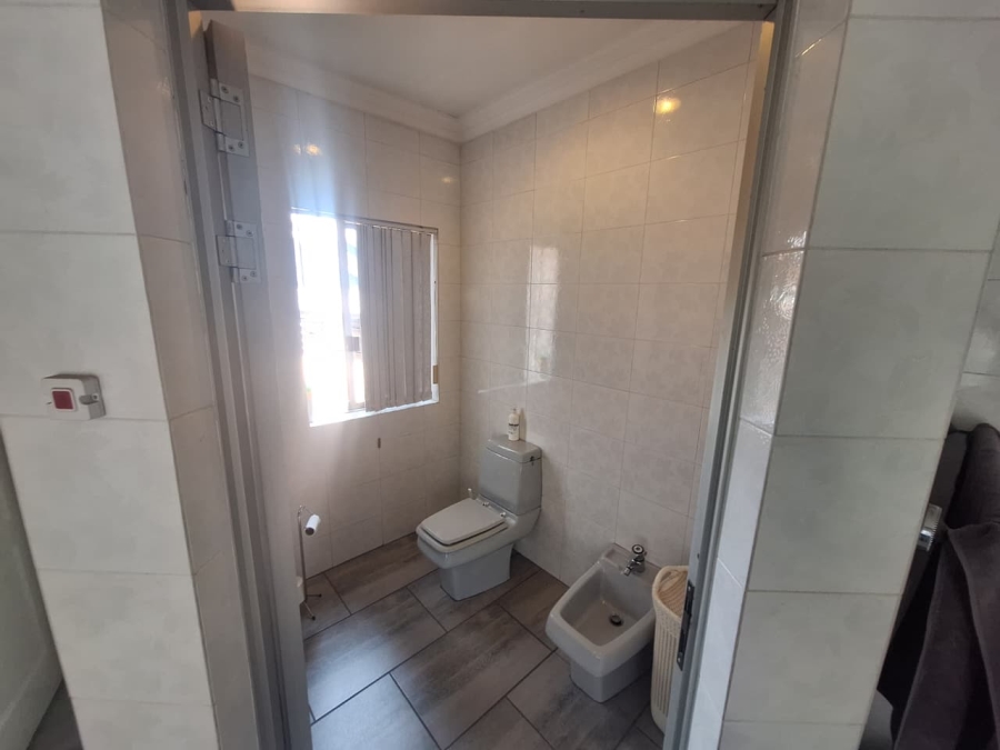 6 Bedroom Property for Sale in Dowerglen Gauteng