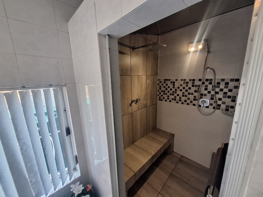 6 Bedroom Property for Sale in Dowerglen Gauteng