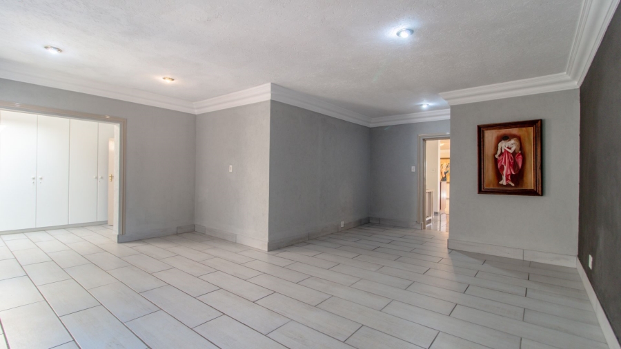 To Let 4 Bedroom Property for Rent in Bedfordview Gauteng