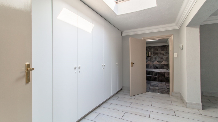 To Let 4 Bedroom Property for Rent in Bedfordview Gauteng