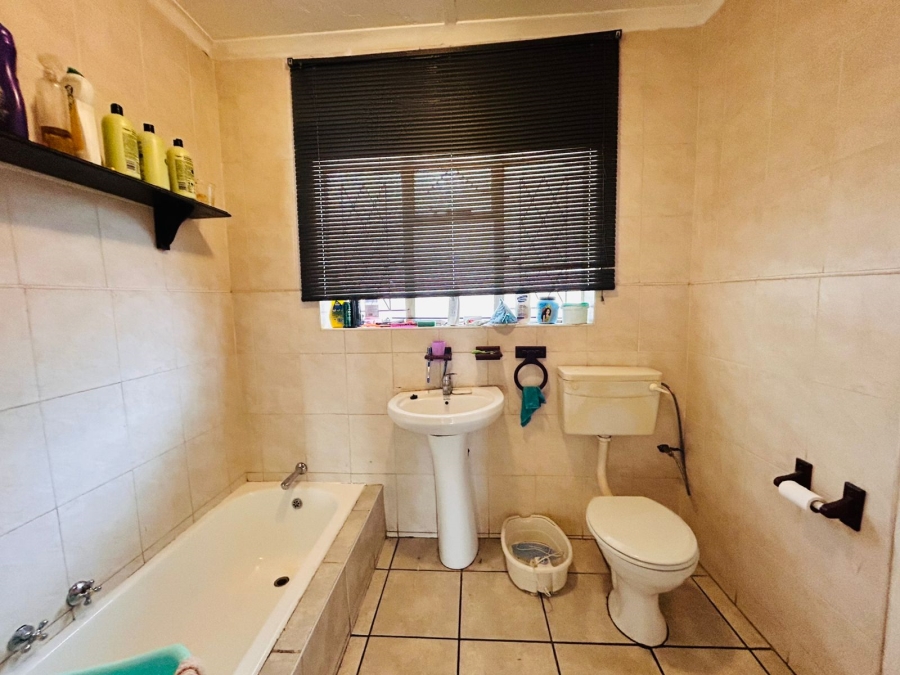 3 Bedroom Property for Sale in Selcourt Gauteng