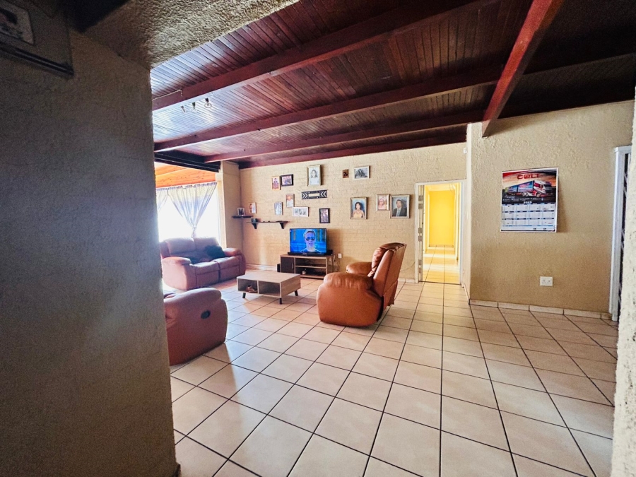 3 Bedroom Property for Sale in Selcourt Gauteng