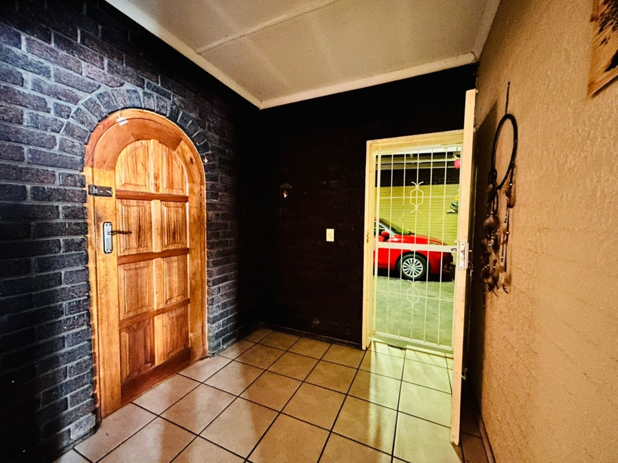 3 Bedroom Property for Sale in Selcourt Gauteng