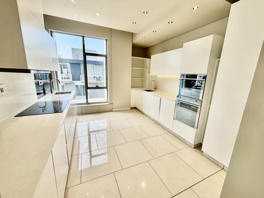 To Let 3 Bedroom Property for Rent in Sandhurst Gauteng