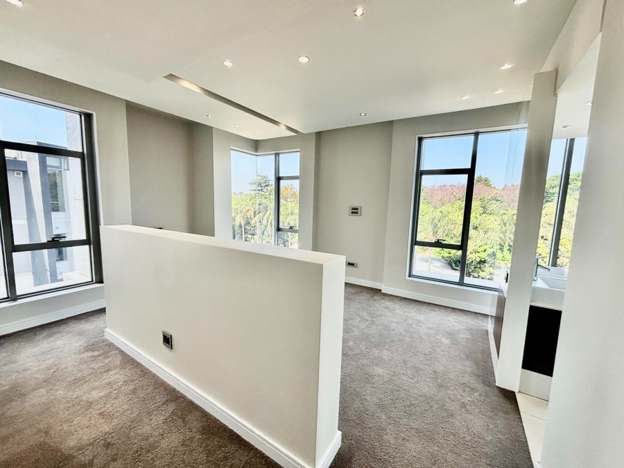 To Let 3 Bedroom Property for Rent in Sandhurst Gauteng