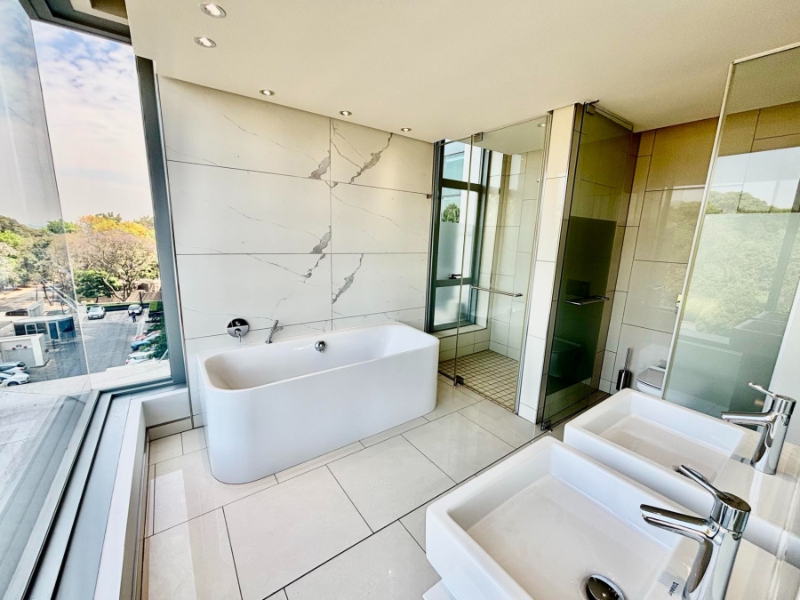 To Let 3 Bedroom Property for Rent in Sandhurst Gauteng