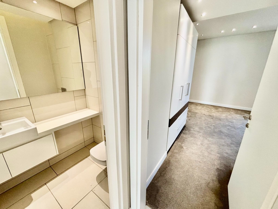 To Let 3 Bedroom Property for Rent in Sandhurst Gauteng