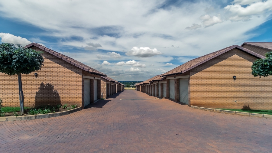 2 Bedroom Property for Sale in Noordwyk Gauteng