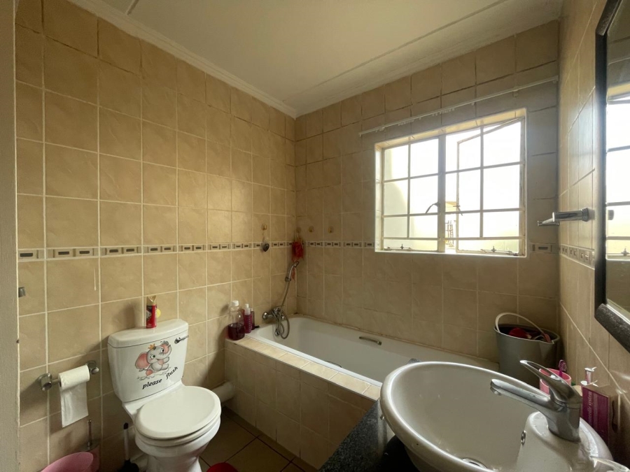 To Let 2 Bedroom Property for Rent in Noordwyk Gauteng