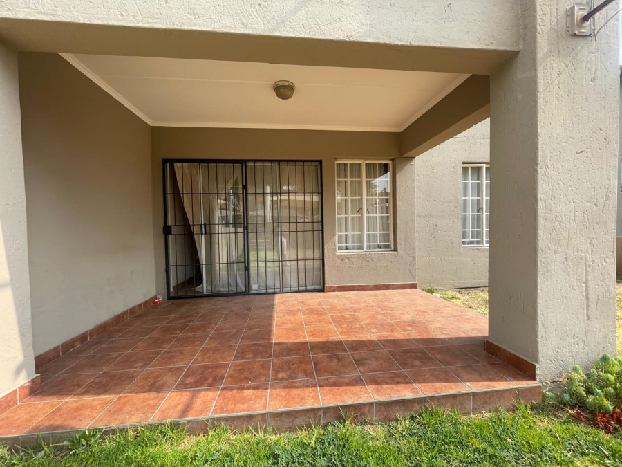 To Let 2 Bedroom Property for Rent in Noordwyk Gauteng